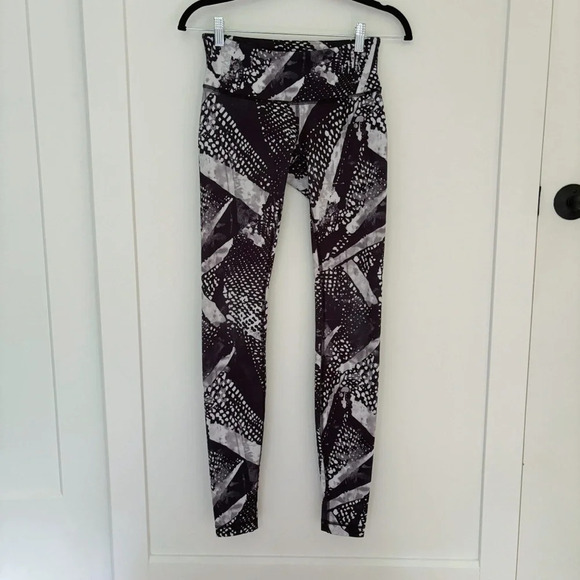 Lululemon Wunder Under Leggings Pant III White Black Abstract Print Size 4 - Picture 4 of 8